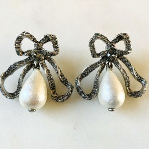 Oscar de la Renta glass pearl crystal earrings bought from TheRealReal.